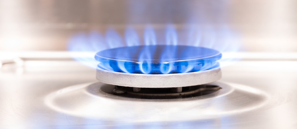 Caméra thermique posée sur une étiquette de diagnostic de performance énergétique